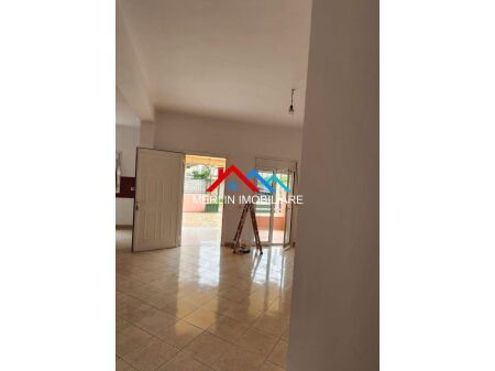 Tirane, jepet me qera Vile 2+1 Kati 3, 300 m² 2.500 € (Xhanfize Keko,PORCELAN)