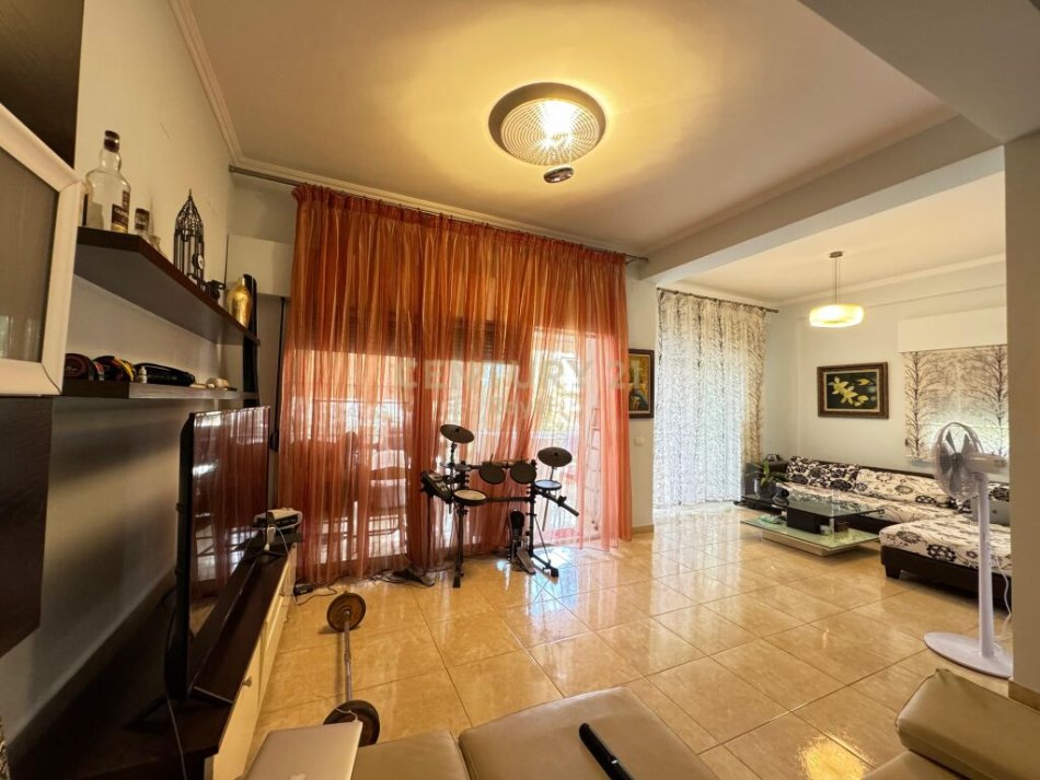 Tirane, shes apartament 2+1+2 , 140 m² 232.000 € (Liqeni i Thatë)