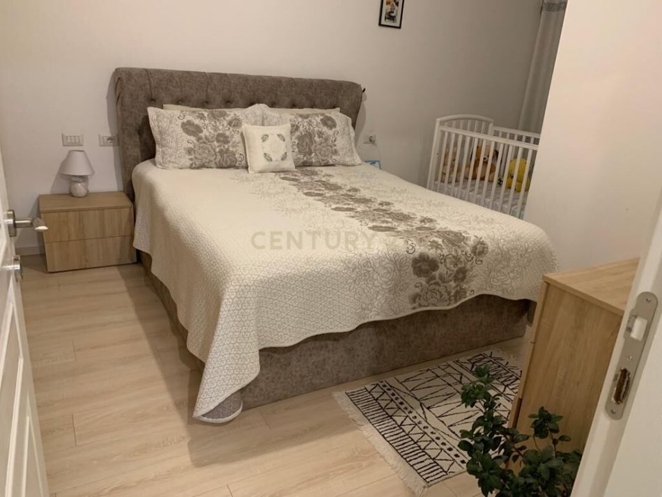 Tirane, jepet me qera apartament 2+1 Kati 6, 102 m² 500 € (Rruga e Kavajes)