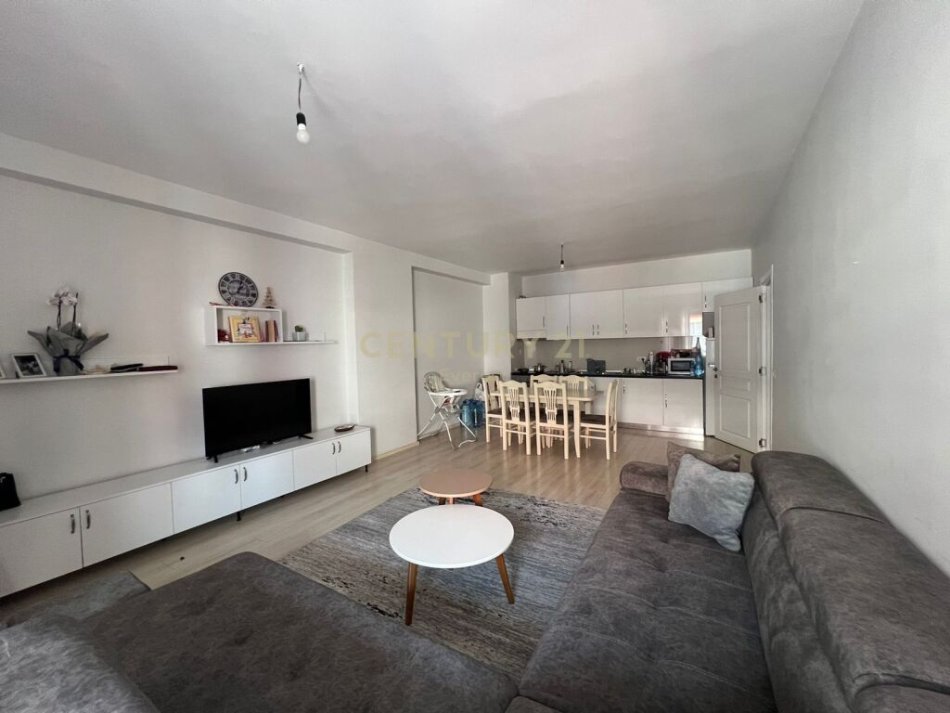 Tirane, jepet me qera apartament 2+1 Kati 6, 102 m² 500 € (Rruga e Kavajes)