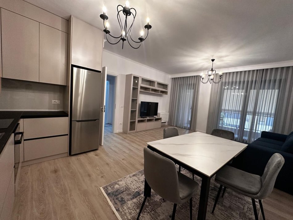 Tirane, jepet me qera apartament 1+1+Ballkon Kati 1, 65 m² 700 € (Pazari i Ri, Rr Tefta Tashko Koco)