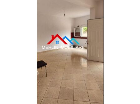 Tirane, jepet me qera Vile 2+1 Kati 3, 300 m² 2.500 € (Xhanfize Keko,PORCELAN)