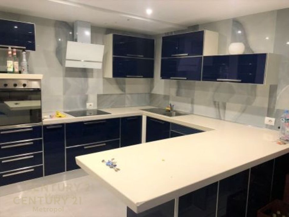 Tirane, shes apartament PENTHOUSE , 451 m² 1.200.000 € (Liqeni i Thatë)