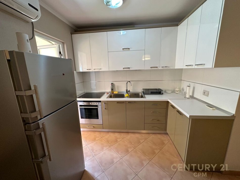 Tirane, Jepet me qera apartament 2+1 Kati 5, 64 m² (kopshti botanik)