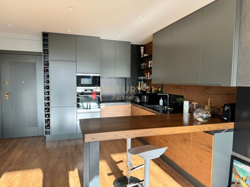 Tirane, shes apartament 3+1+2+Ballkon , 138 m² 268.000 € (Rruga '' Fuat Toptani'', Rruga e Elbasanit)