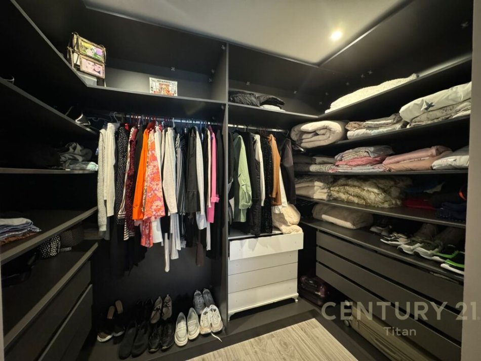 Tirane, shes apartament 3+1 Kati 1, 132 m² 260.000 € 