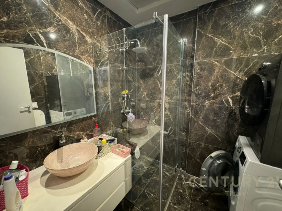 Tirane, shes apartament 3+1 Kati 1, 132 m² 260.000 € 
