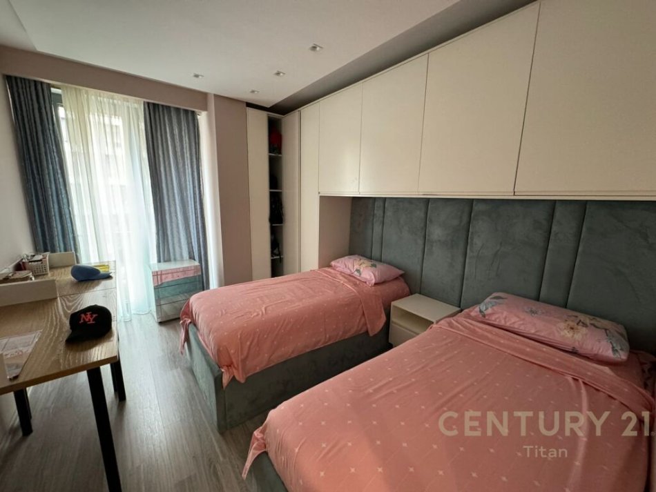 Tirane, shes apartament 3+1 Kati 1, 132 m² 260.000 € 