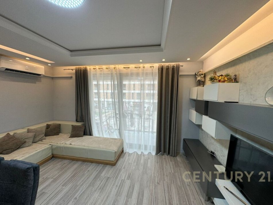 Tirane, shes apartament 3+1 Kati 1, 132 m² 260.000 € 