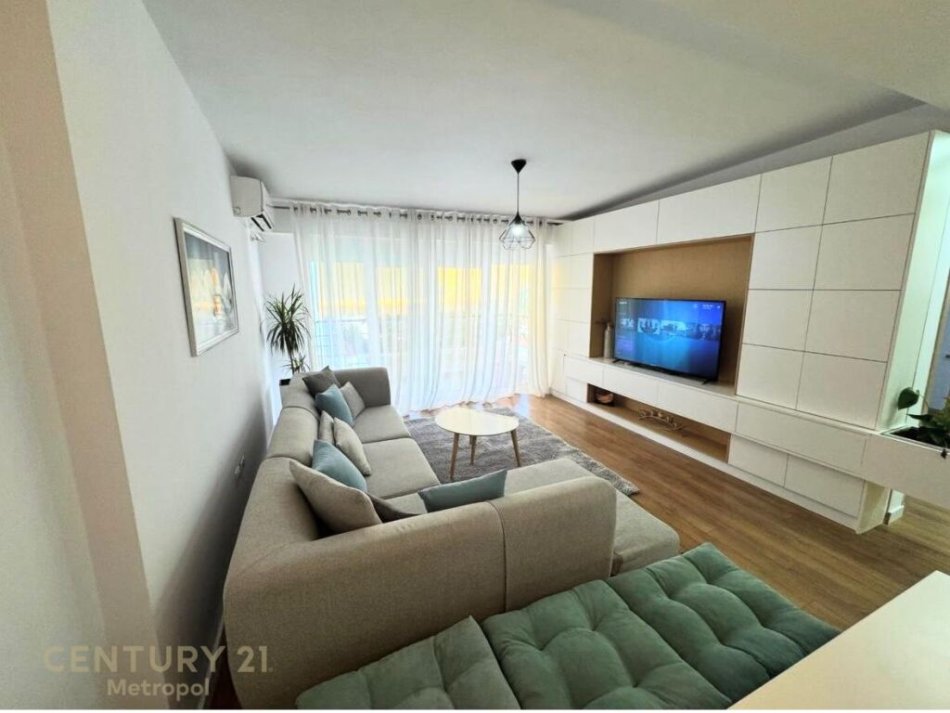 Tirane, jap me qera apartament 2+1+2+Ballkon , 120 m² 800 € (Liqeni i Thatë)