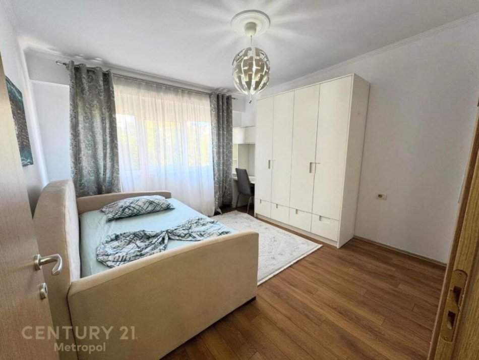 Tirane, jap me qera apartament 2+1+2+Ballkon , 120 m² 800 € (Liqeni i Thatë)