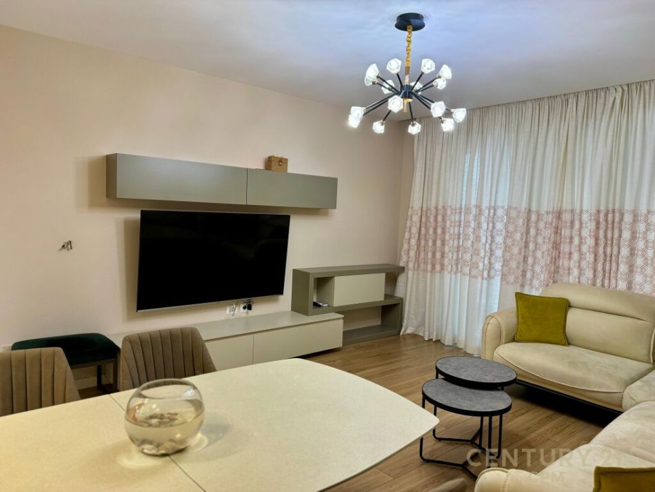 Tirane, jepet me qera apartament 2+1 Kati 5, 120 m² 1.300 € (sheshi willson)