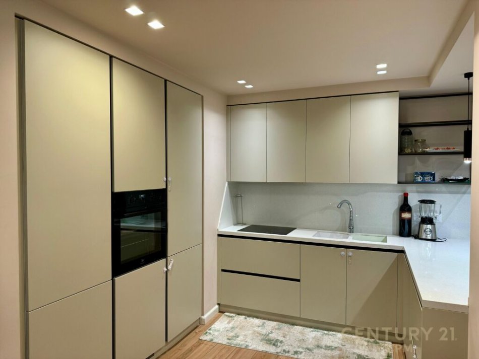 Tirane, jepet me qera apartament 2+1 Kati 5, 120 m² 1.300 € (sheshi willson)