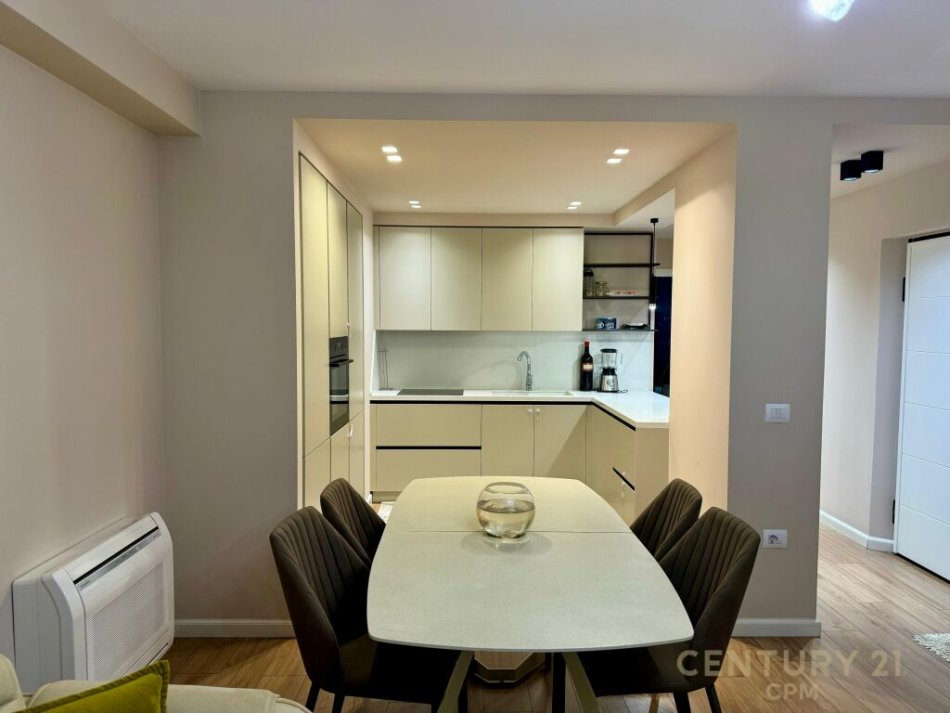 Tirane, jepet me qera apartament 2+1 Kati 5, 120 m² 1.300 € (sheshi willson)
