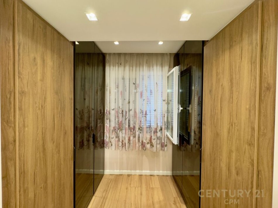 Tirane, jepet me qera apartament 2+1 Kati 5, 120 m² 1.300 € (sheshi willson)