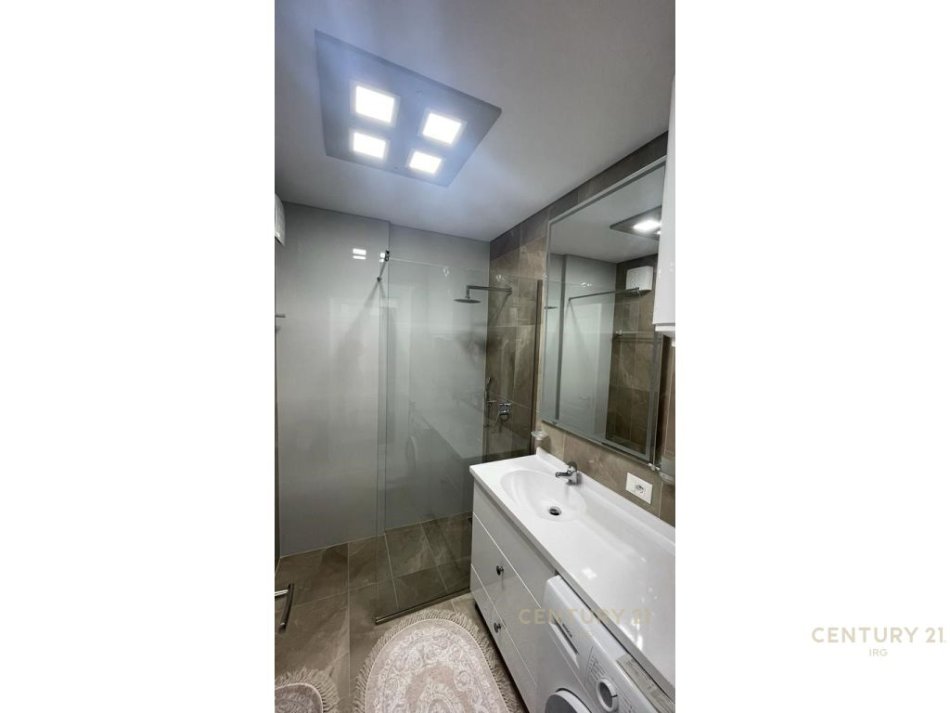 Tirane, jap me qera apartament 2+1+2+POST PARKIMI+Ballkon , 133 m² 1.400 € (Rruga e Kosovarëve)