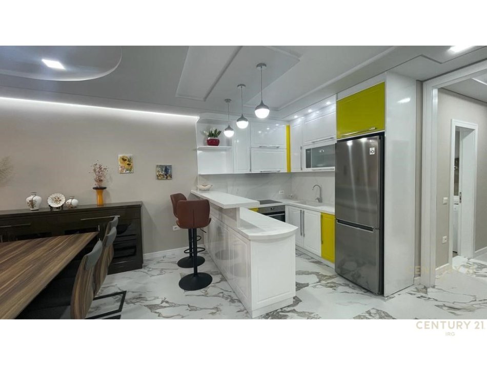 Tirane, jap me qera apartament 2+1+2+POST PARKIMI+Ballkon , 133 m² 1.400 € (Rruga e Kosovarëve)