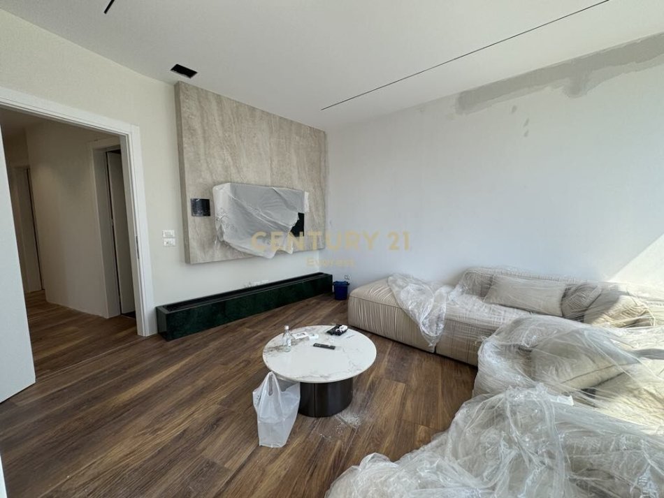 Tirane, jap me qera apartament 3+1+2+POST PARKIMI , 162 m² 2.200 € (Liqeni i Tiranës)