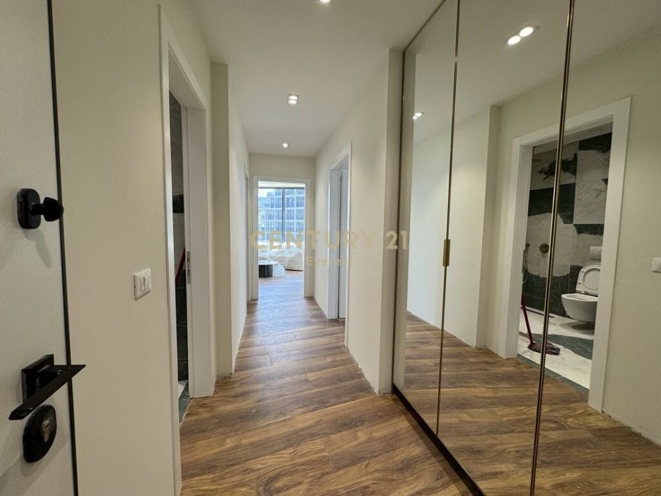Tirane, jap me qera apartament 3+1+2+POST PARKIMI , 162 m² 2.200 € (Liqeni i Tiranës)