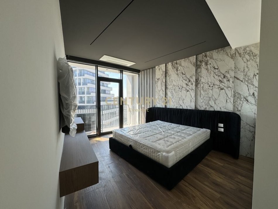 Tirane, jap me qera apartament 3+1+2+POST PARKIMI , 162 m² 2.200 € (Liqeni i Tiranës)