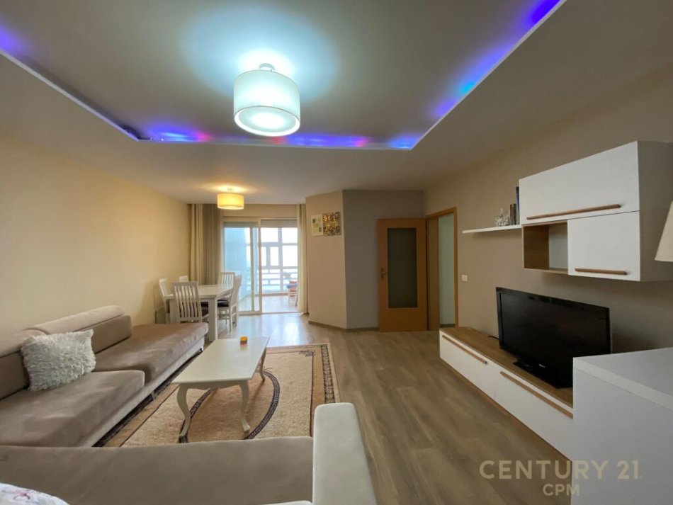 Tirane, jap me qera apartament 2+1+Ballkon , 92 m² 500 € (Liqeni i Thatë)