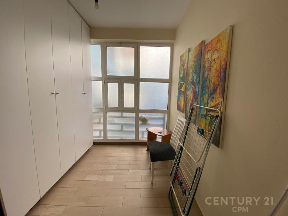 Tirane, jap me qera apartament 2+1+Ballkon , 92 m² 500 € (Liqeni i Thatë)