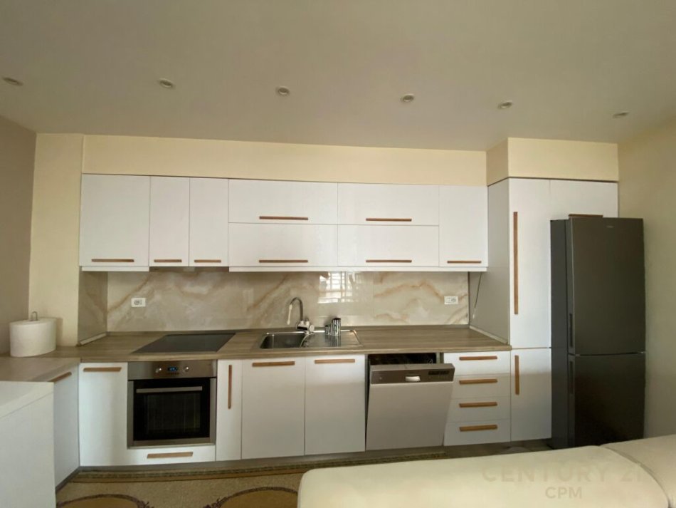 Tirane, jap me qera apartament 2+1+Ballkon , 92 m² 500 € (Liqeni i Thatë)