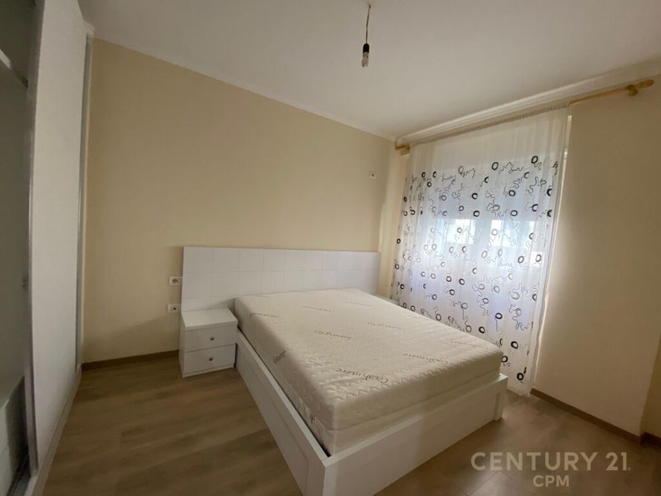 Tirane, jap me qera apartament 2+1+Ballkon , 92 m² 500 € (Liqeni i Thatë)
