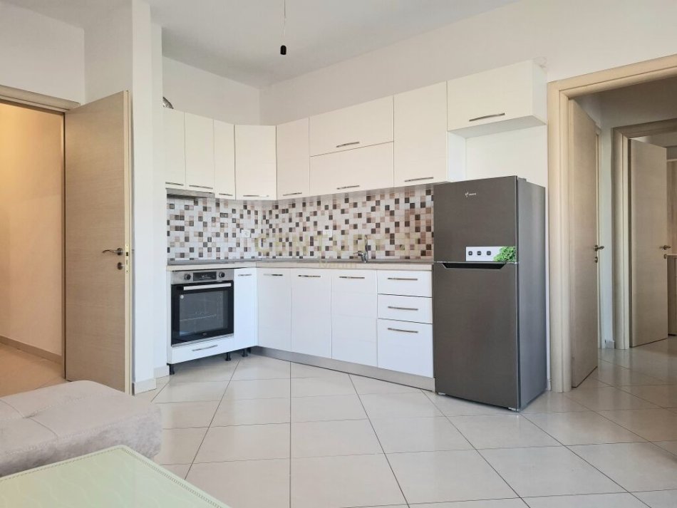Tirane, jepet me qera apartament 2+1 Kati 3, 102 m² 500 € (yzberisht)