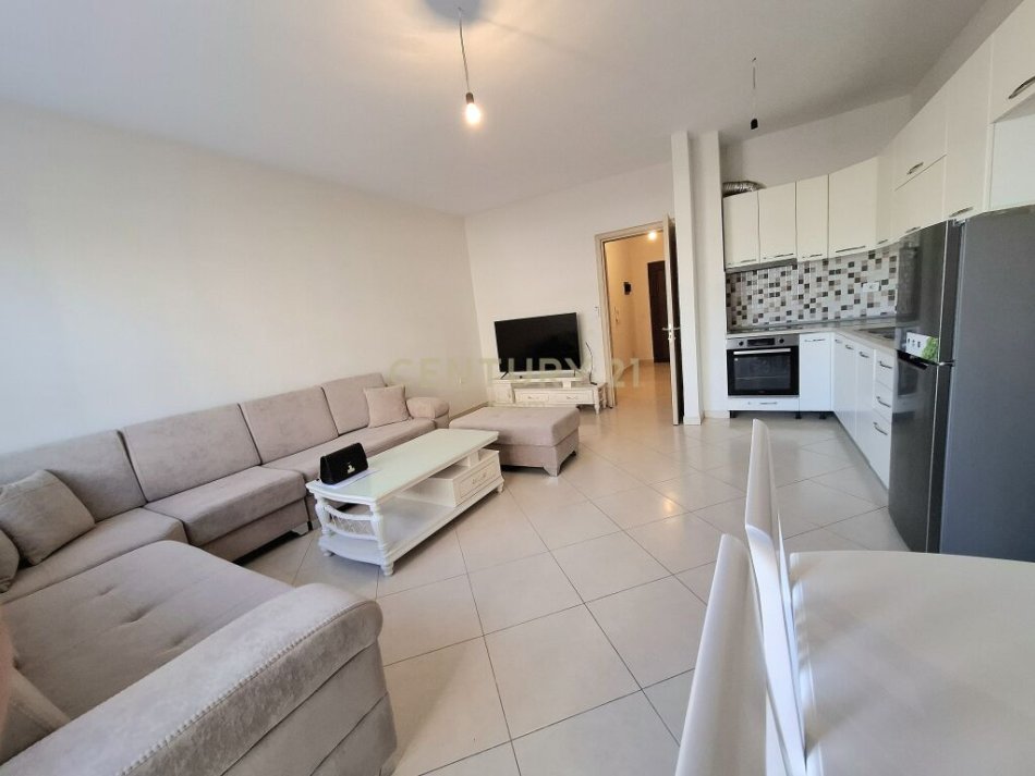 Tirane, jepet me qera apartament 2+1 Kati 3, 102 m² 500 € (yzberisht)