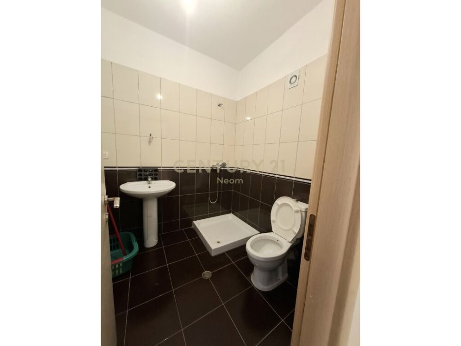 Tirane, jepet me qera apartament 2+1 Kati 3, 102 m² 500 € (yzberisht)