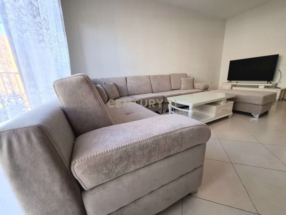 Tirane, jepet me qera apartament 2+1 Kati 3, 102 m² 500 € (yzberisht)