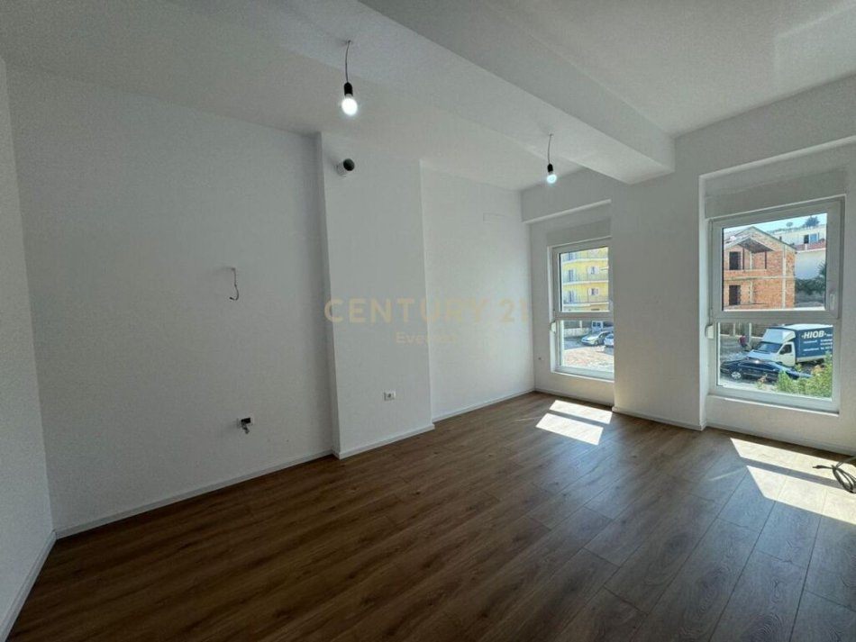 Tirane, shitet apartament 1+1 Kati 4, 54 m² 70.000 € (Ali Demi)