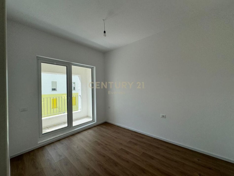 Tirane, shitet apartament 1+1 Kati 4, 54 m² 70.000 € (Ali Demi)
