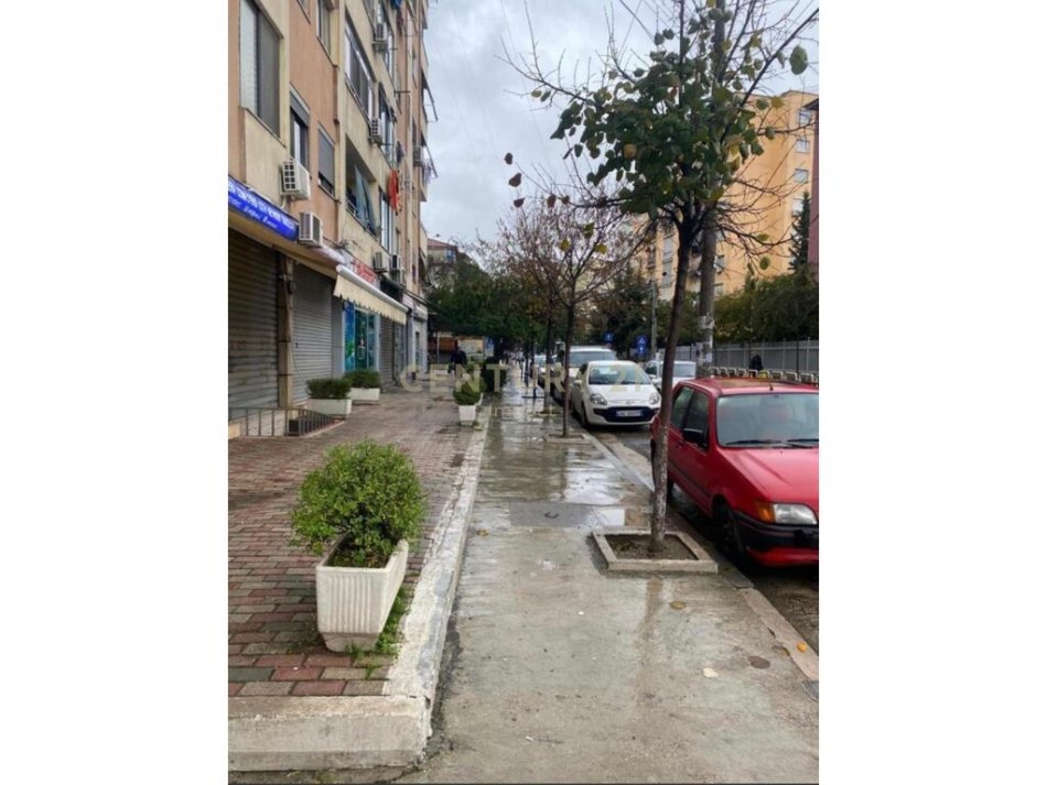 Tirane, shes dyqan Kati 0, 67 m² 120.000 € 