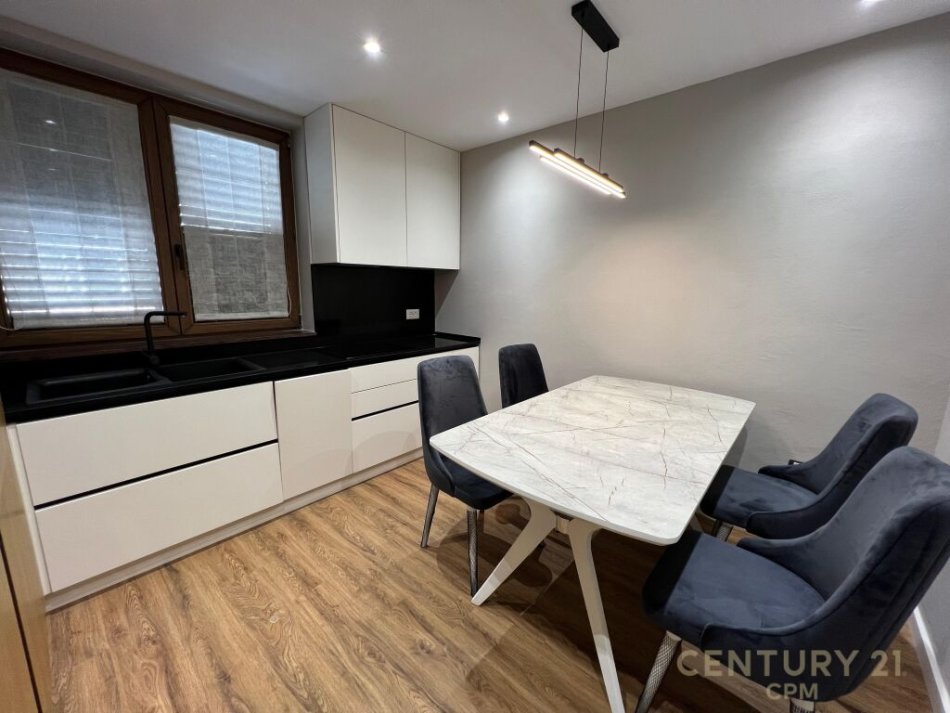 Tirane, jepet me qera apartament 2+1 Kati 2, 97 m² 1.500 € (sheshi willson)