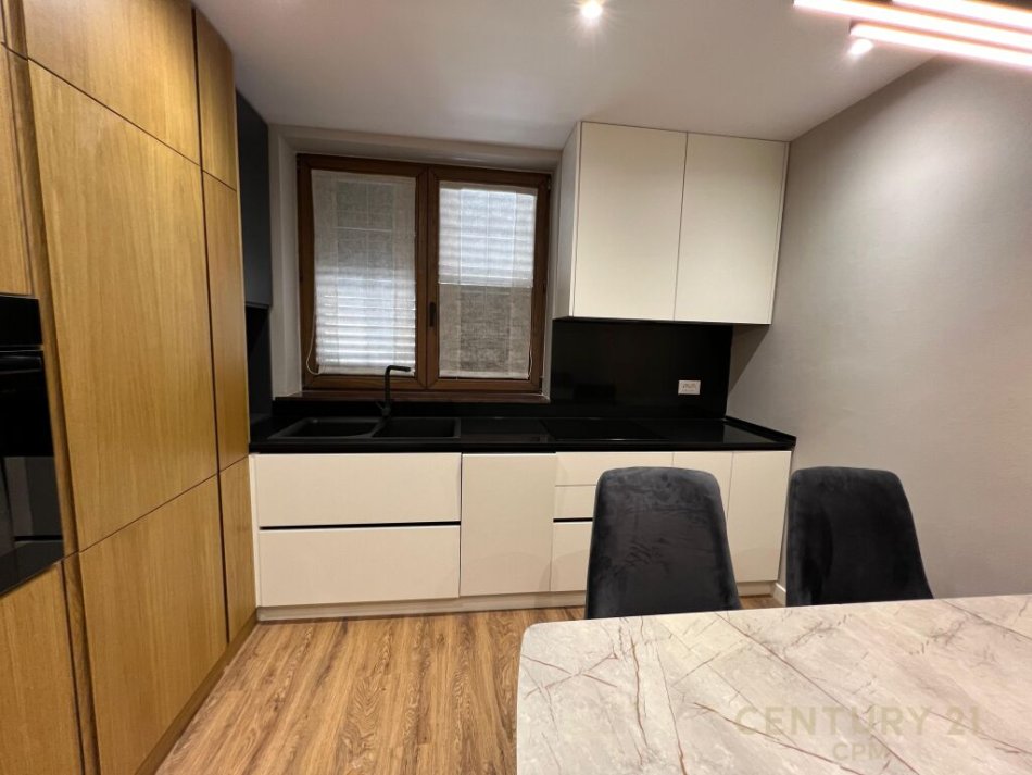Tirane, jepet me qera apartament 2+1 Kati 2, 97 m² 1.500 € (sheshi willson)
