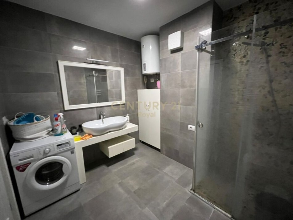 Tirane, jepet me qera apartament 2+1 Kati 3, 120 m² 1.000 € (rruga e elbasanit)