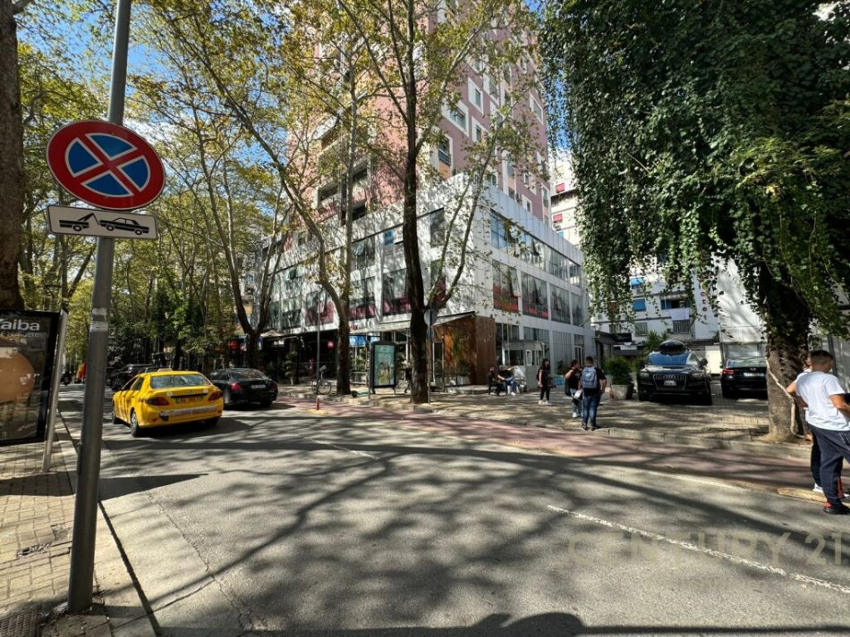 Tirane, shes ambjent biznesi , 292 m² 1.000.000 € (Rr.Ismail Qemali, Liceu Artistik)