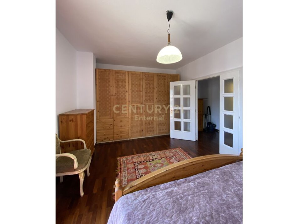 Tirane, jap me qera apartament 2+1+2 , 180 m² 650 € (Komuna e Parisit)