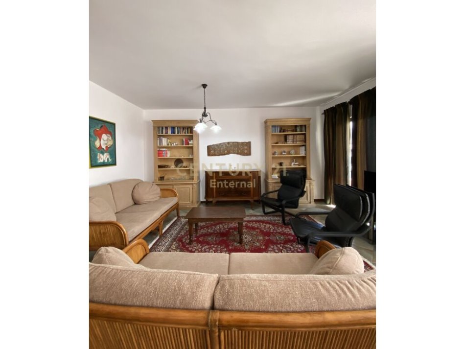 Tirane, jap me qera apartament 2+1+2 , 180 m² 650 € (Komuna e Parisit)