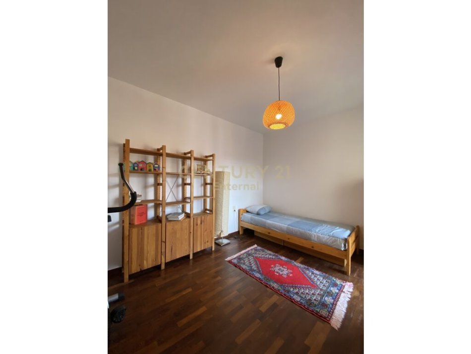 Tirane, jap me qera apartament 2+1+2 , 180 m² 650 € (Komuna e Parisit)