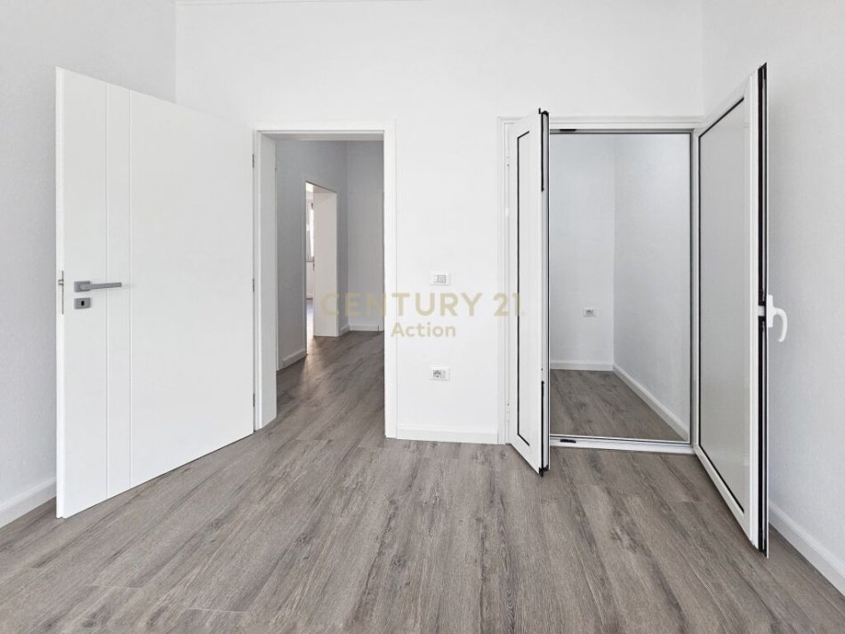 Tirane, shes apartament 2+1+Aneks+Ballkon Kati 3, 72 m² 150.000 € (RRUGA E KAVAJES)