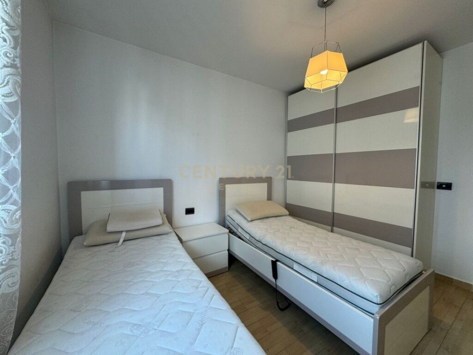 Tirane, jap me qera apartament 2+1+2+Ballkon , 120 m² 1.600 € (Tek Nobis, Liqeni i Tiranes)