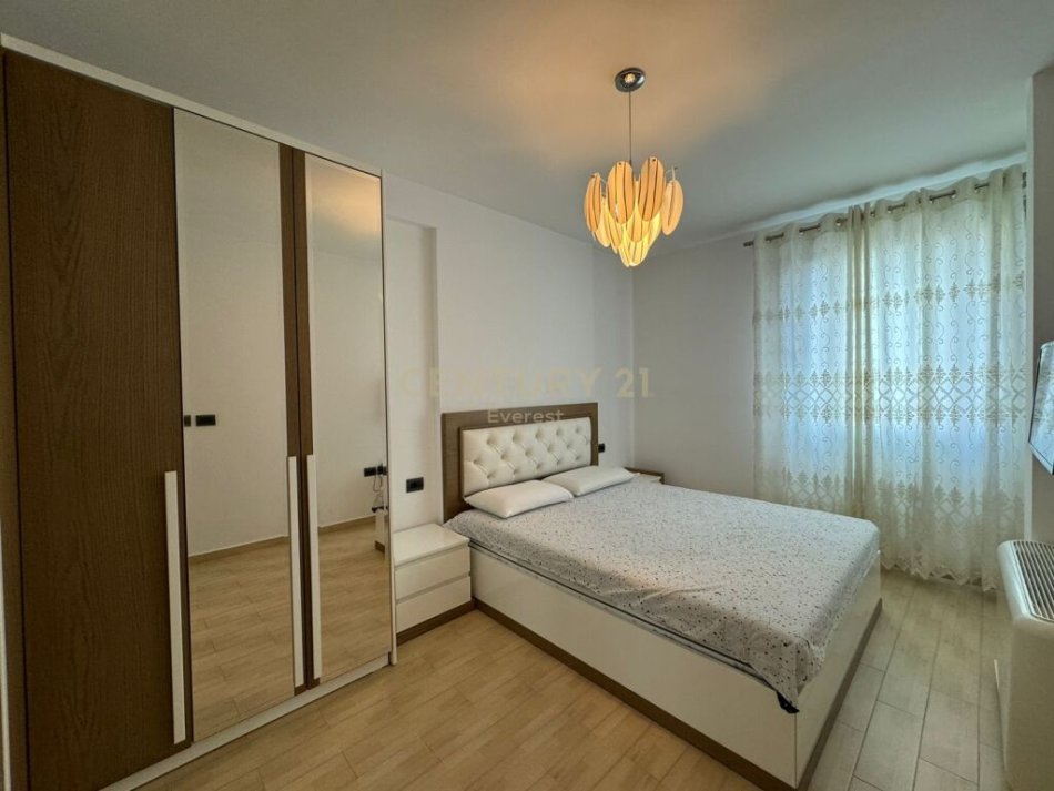 Tirane, jap me qera apartament 2+1+2+Ballkon , 120 m² 1.600 € (Tek Nobis, Liqeni i Tiranes)