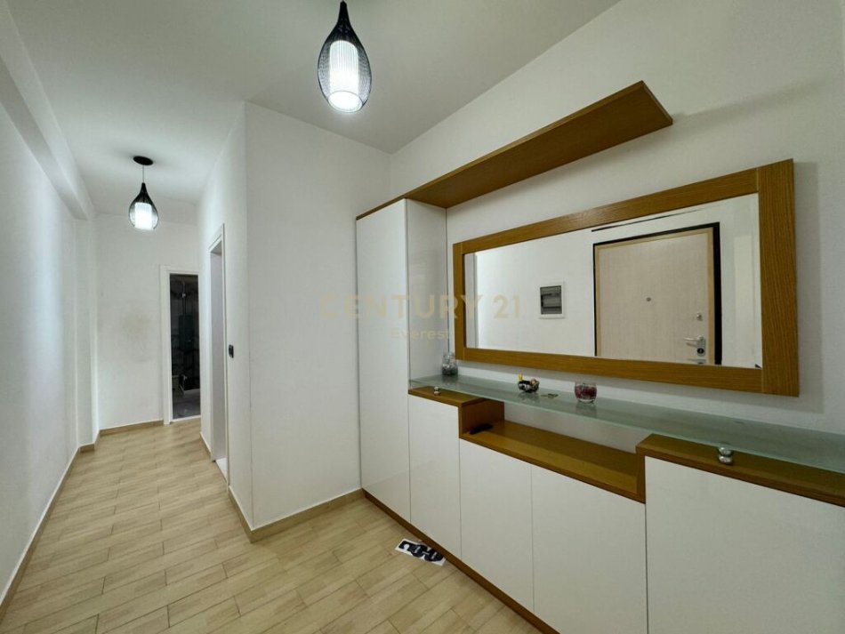 Tirane, jap me qera apartament 2+1+2+Ballkon , 120 m² 1.600 € (Tek Nobis, Liqeni i Tiranes)