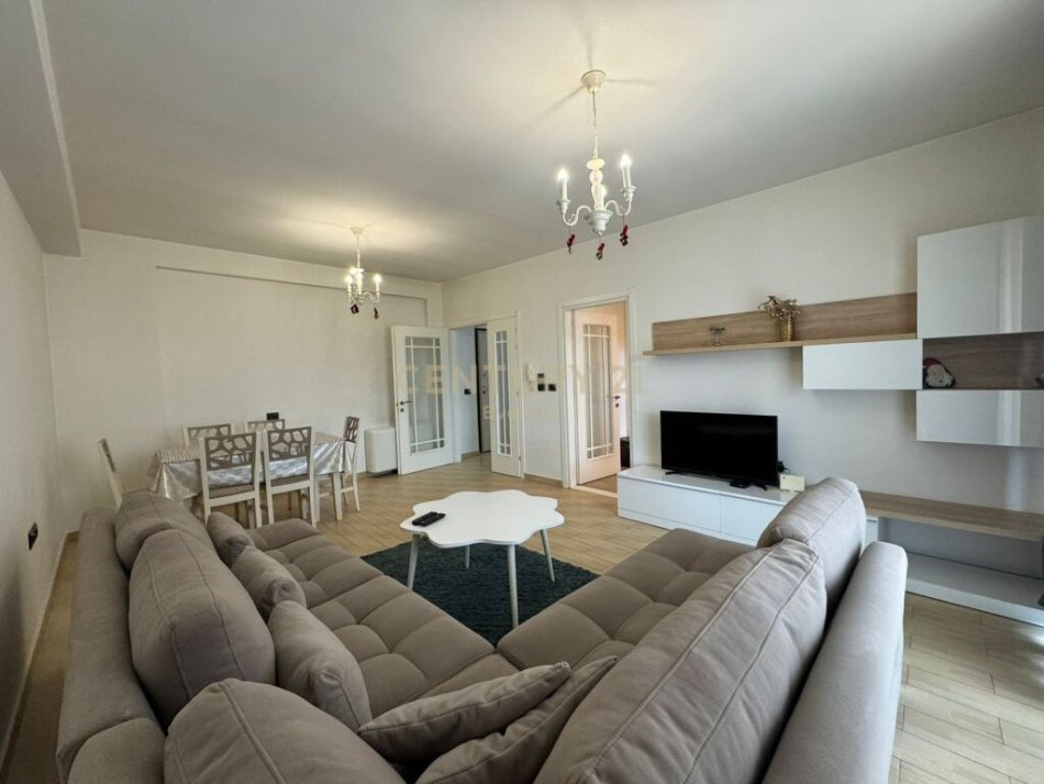 Tirane, jap me qera apartament 2+1+2+Ballkon , 120 m² 1.600 € (Tek Nobis, Liqeni i Tiranes)