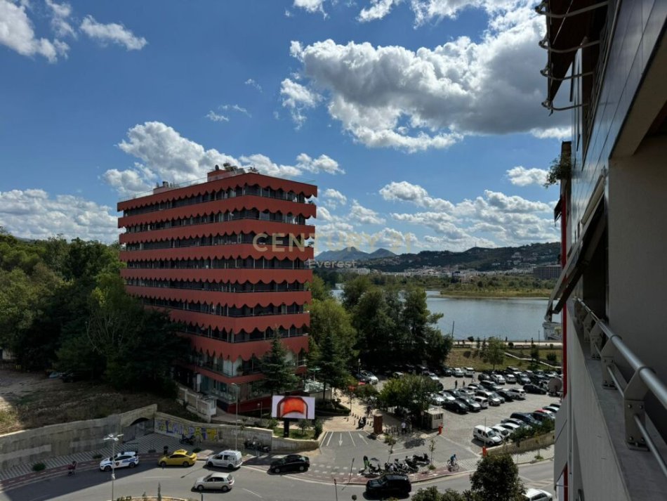 Tirane, jepet me qera apartament 2+1+Aneks+Ballkon Kati 7, 120 m² 1.600 € (NOBIS)