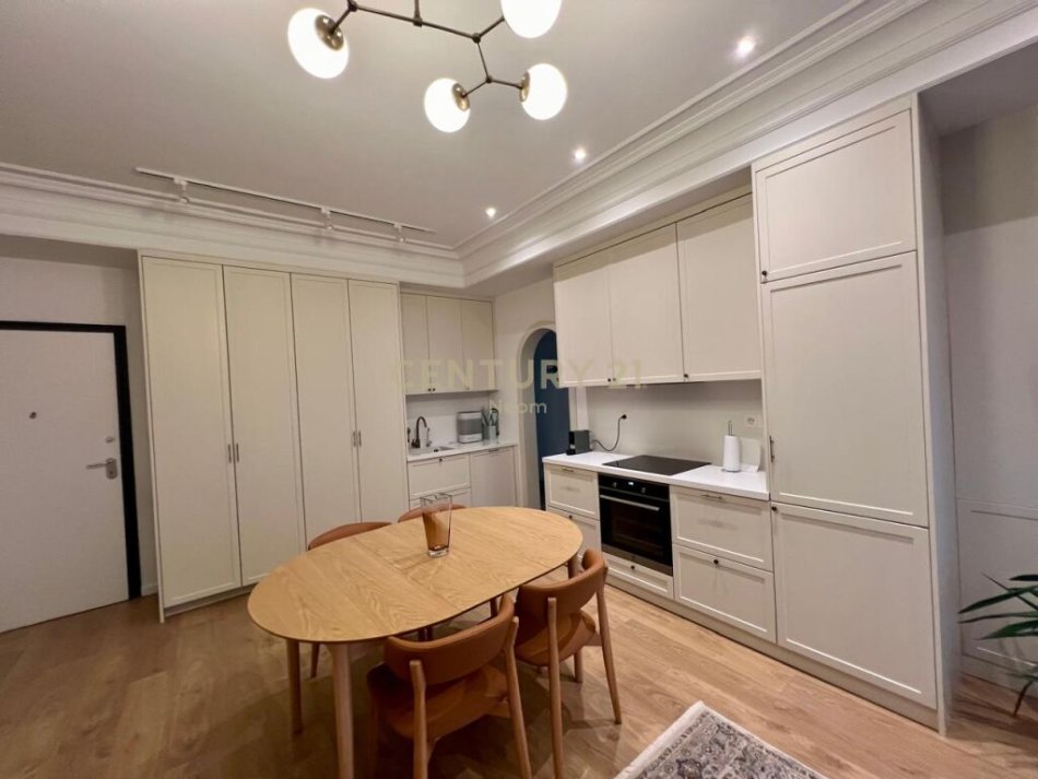 Tirane, shes apartament 2+1+2 , 125 m² 340.000 € (Rruga e Kavajës)