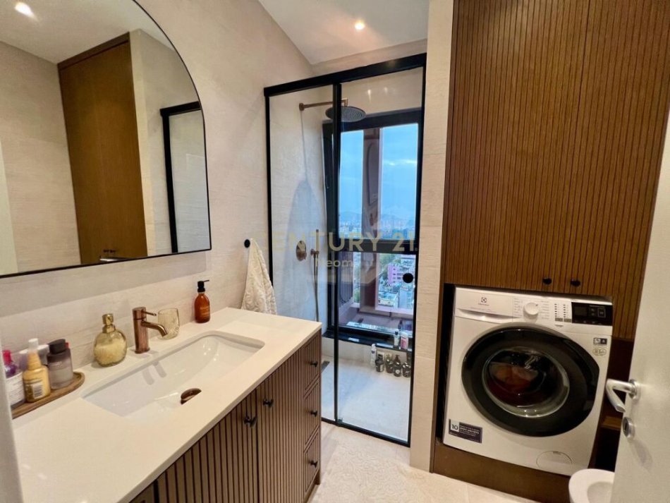 Tirane, shes apartament 2+1+2 , 125 m² 340.000 € (Rruga e Kavajës)